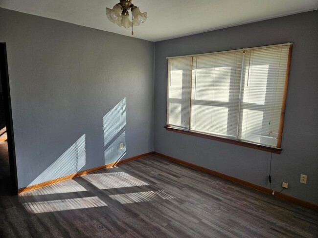 Building Photo - Single Family Rental Home - 3BR-1BA - New ...