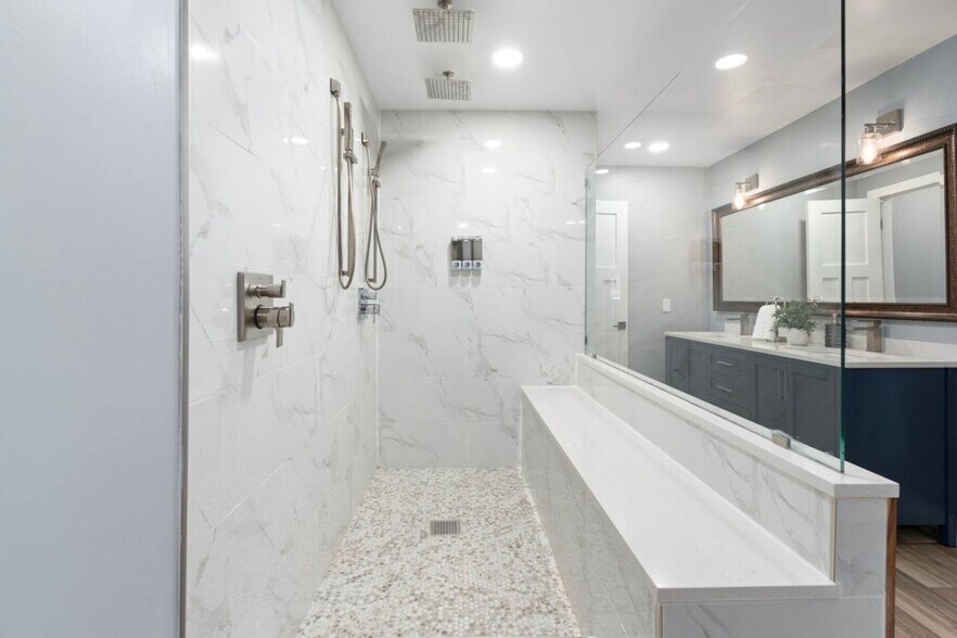 Building Photo - 1010 E Sorenson Cir