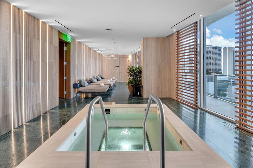 Building Photo - 1400 Biscayne Blvd