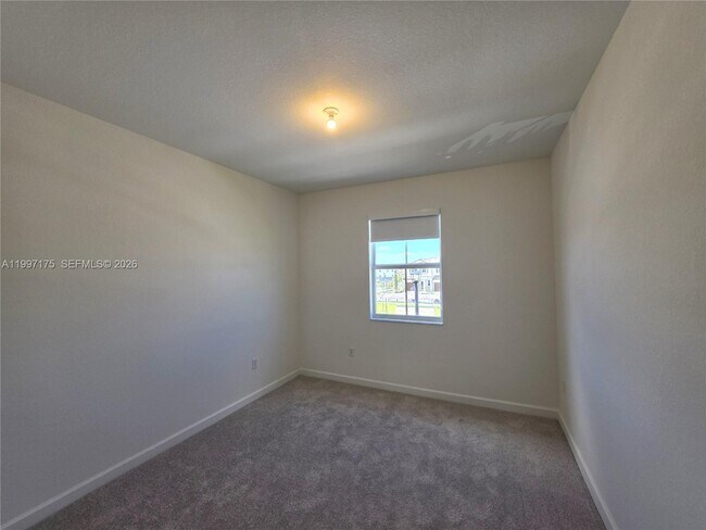 Building Photo - 2739 SE 25th Ave