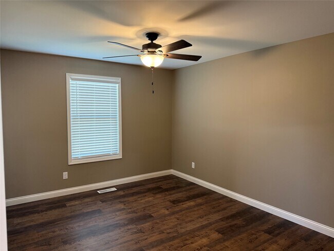 Building Photo - 1135 Baseball Dr