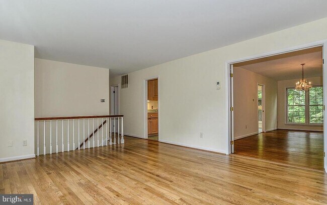 Building Photo - 9531 Old Creek Dr