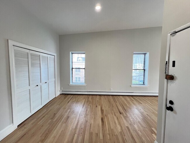 Building Photo - 48 Bright St