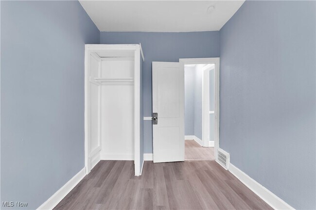 Building Photo - 2206 Kenneth Ave