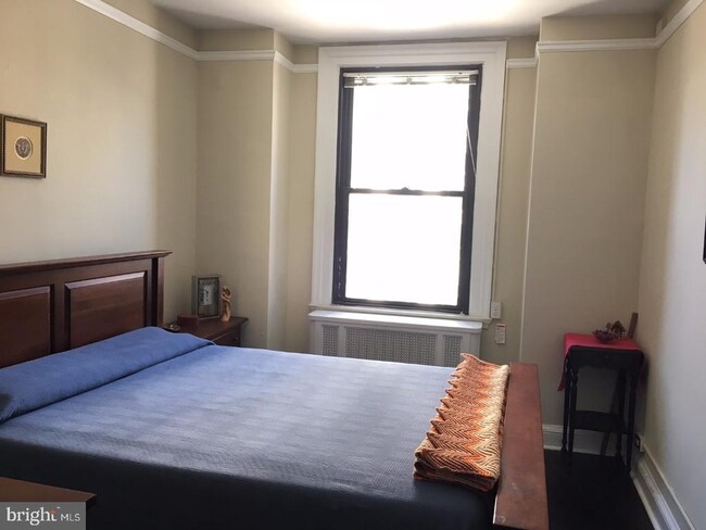 Building Photo - 2031 Locust St