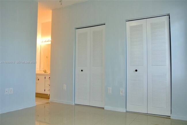 Building Photo - 6420 SW 138th Ct