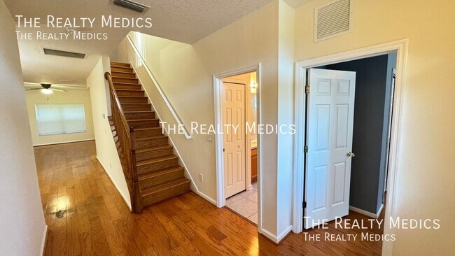 Building Photo - 626 Fern Lake Dr