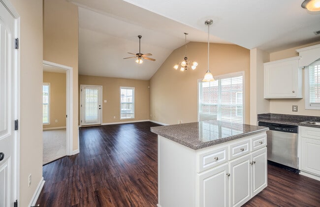 Building Photo - 131 Grove Landing Ct