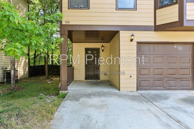 Building Photo - 739 Prince Pl NW