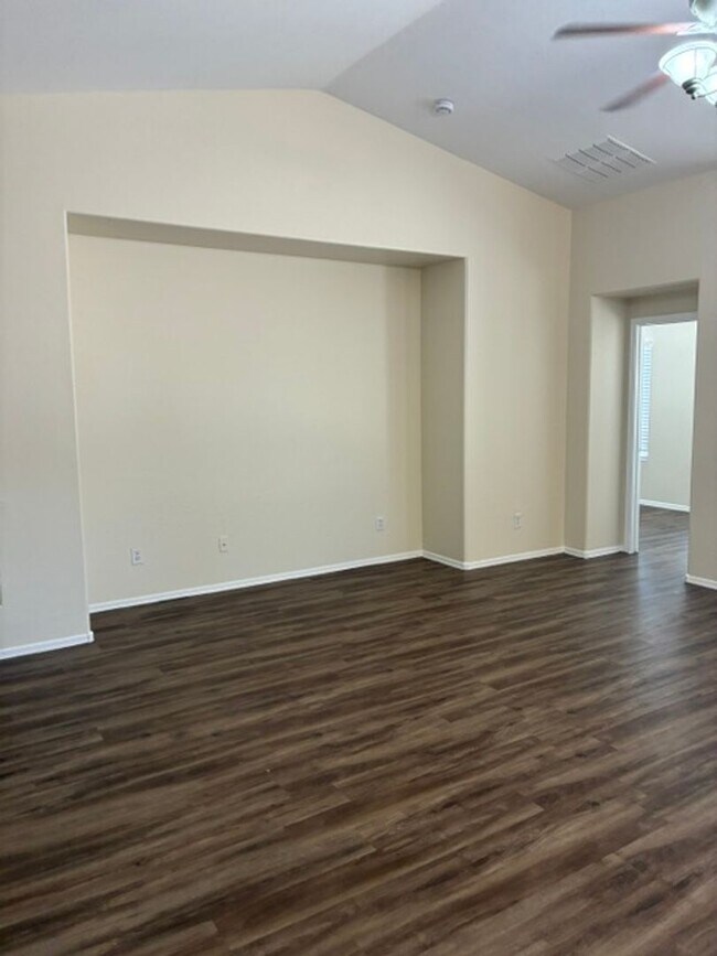Building Photo - Spacious 4 Bedroom Home in Avondale!