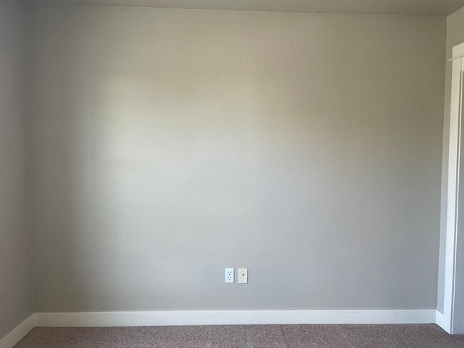 Building Photo - *** 1/2 MONTH FREE & FREE APPLICATION FEE ...