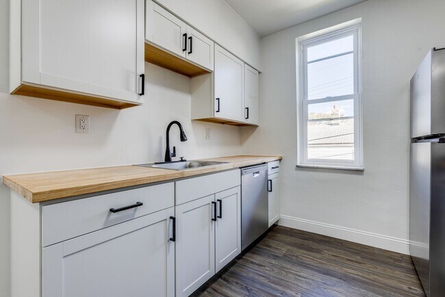 Building Photo - 2439 Arlington Ave