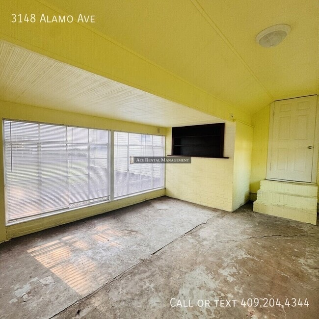 Building Photo - 3148 Alamo Ave