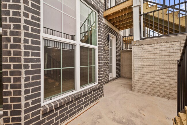Building Photo - 1206 SW Franklin Dr