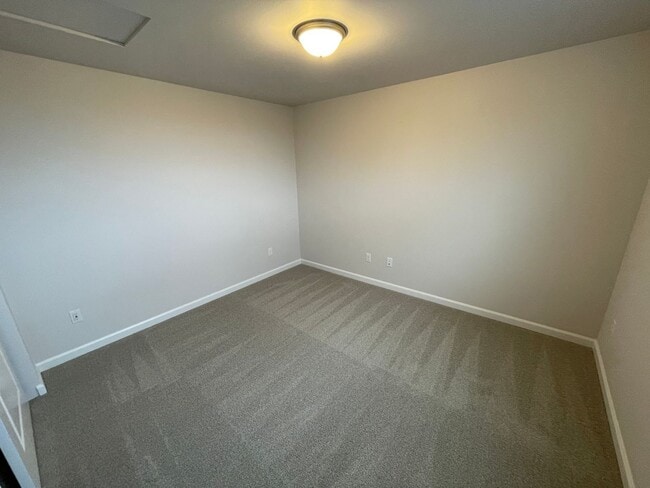 Building Photo - N18