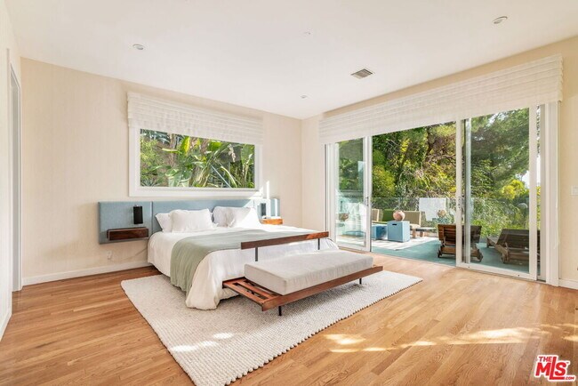 Building Photo - 1588 N Doheny Dr