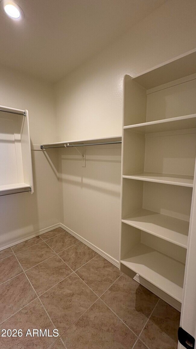 Building Photo - 5602 W Mauna Loa Ln