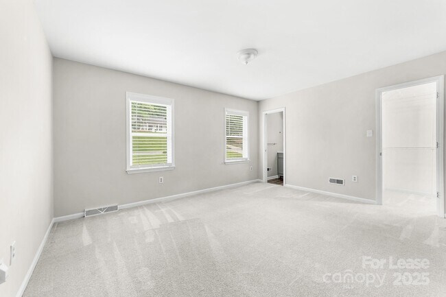Building Photo - 616 Silversmith Ln