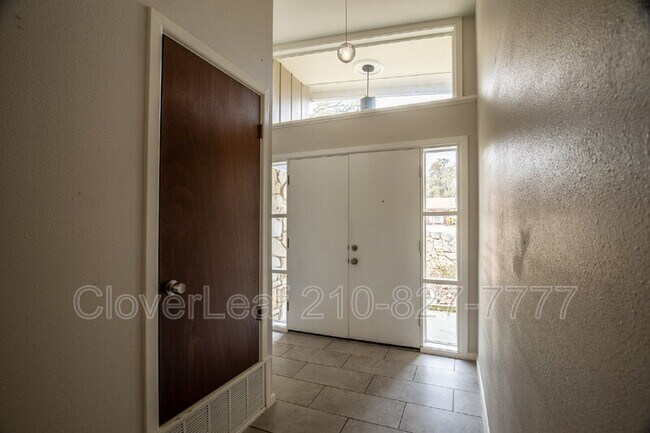 Building Photo - 2622 Hopeton Dr