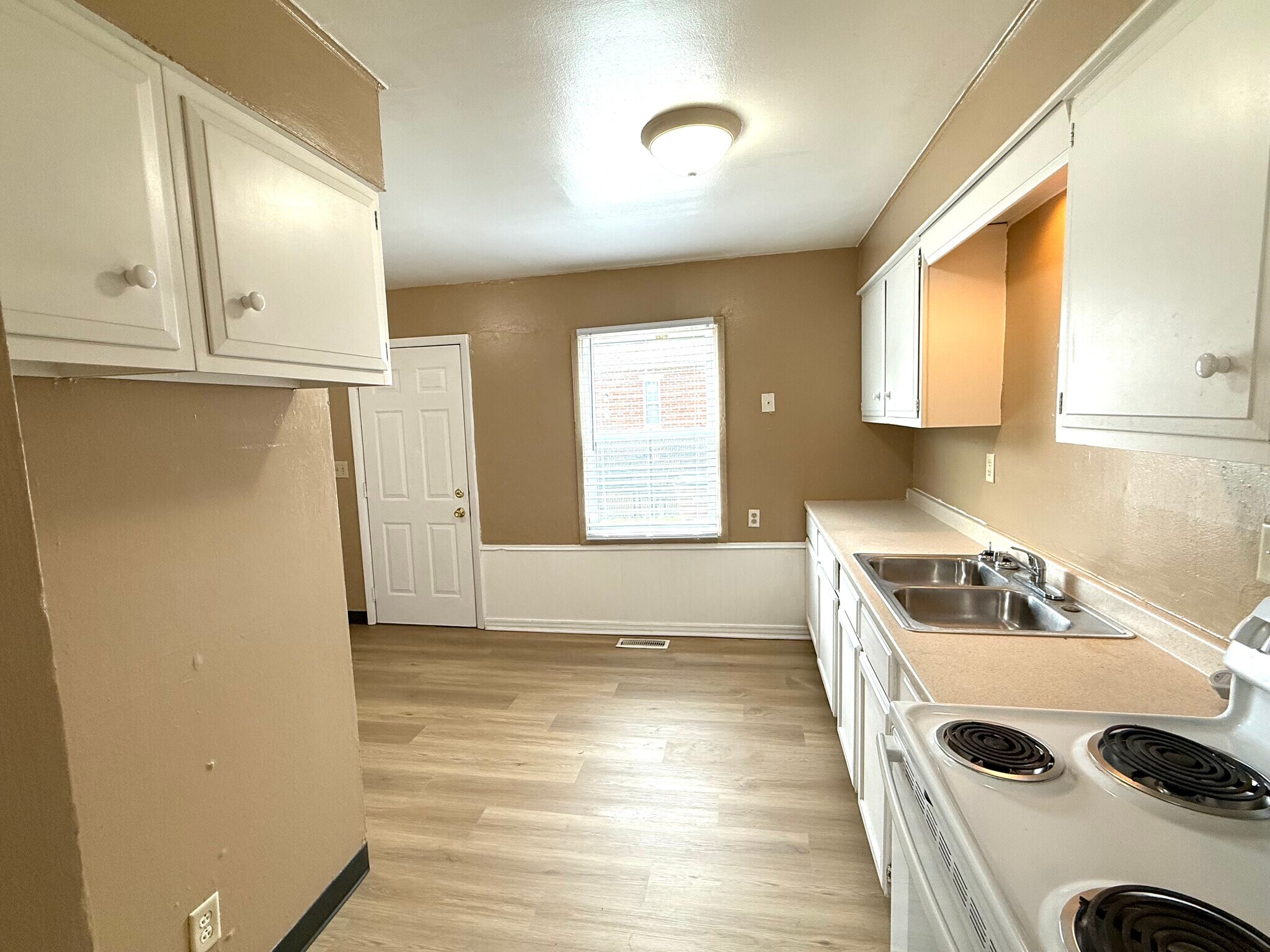 Building Photo - 401 Morris Dr