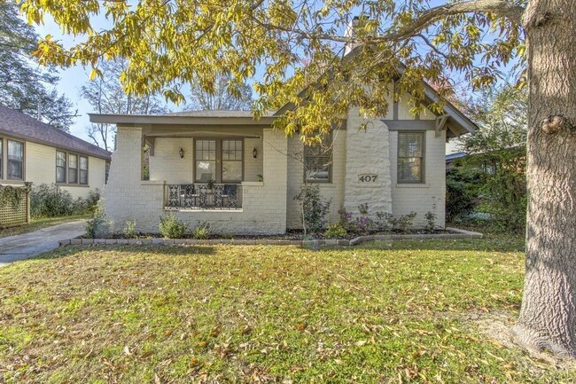 Primary Photo - 407 Angelus St