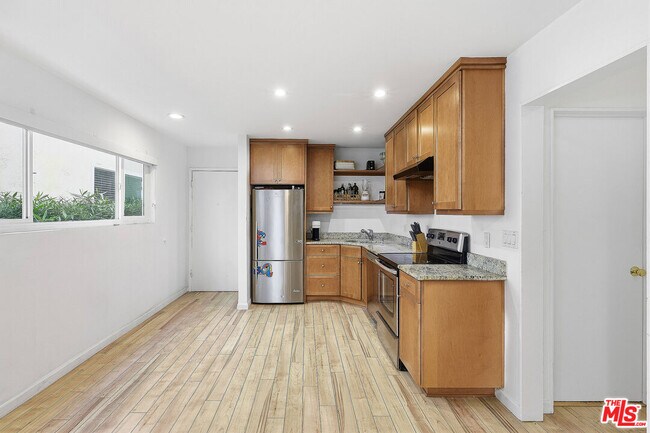 Building Photo - 1914 Pacific Ave