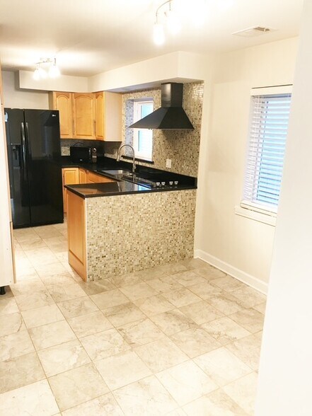 Building Photo - 1356 N Cleveland Ave