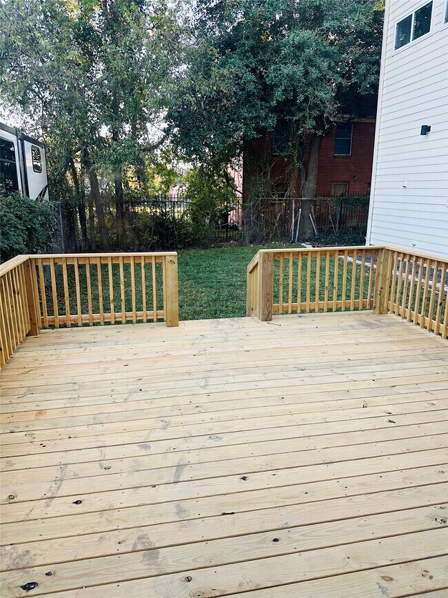 Building Photo - 618 E 35th St