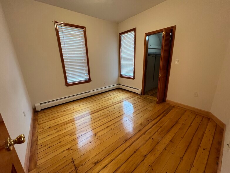 Building Photo - 44 Tuttle St