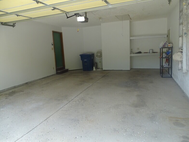 attached 2 car garage - 4548 50th St