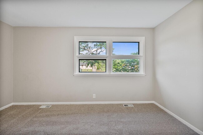 Building Photo - 4241 Tee Jay Dr NW