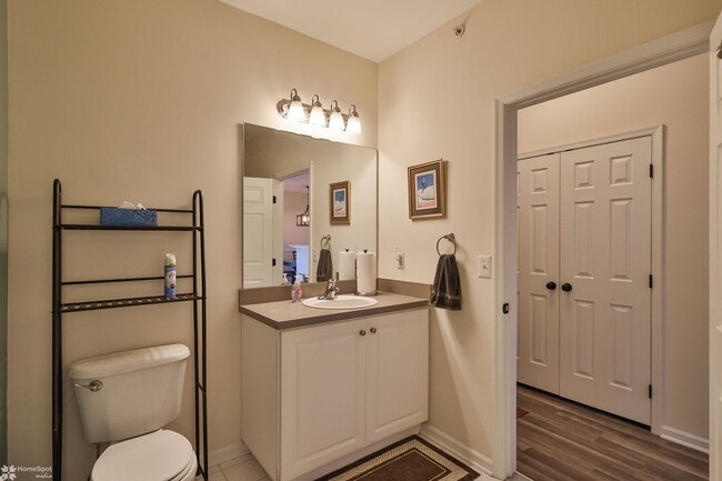 Building Photo - Bright, spacious 2-bedroom / 2-bath condo available now!