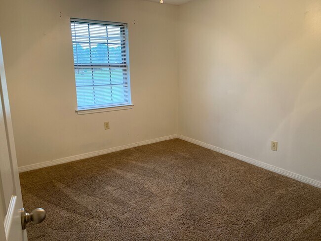 Building Photo - 3-bedroom 2 bath home - St. Martin School District