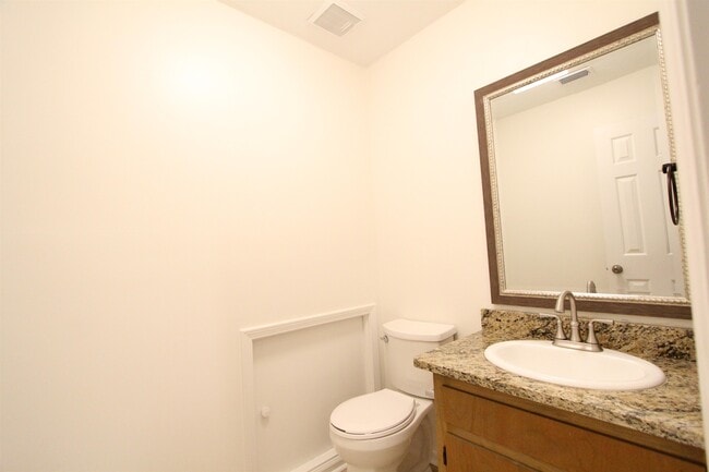 Building Photo - 617 N Magnolia Dr