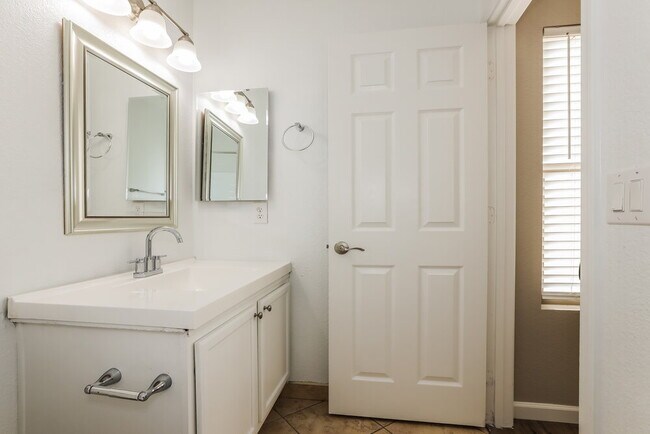 Building Photo - 11545 W Scotts Dr