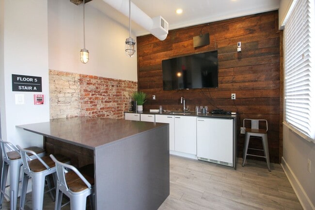 Building Photo - Luxury Loft in historic setting