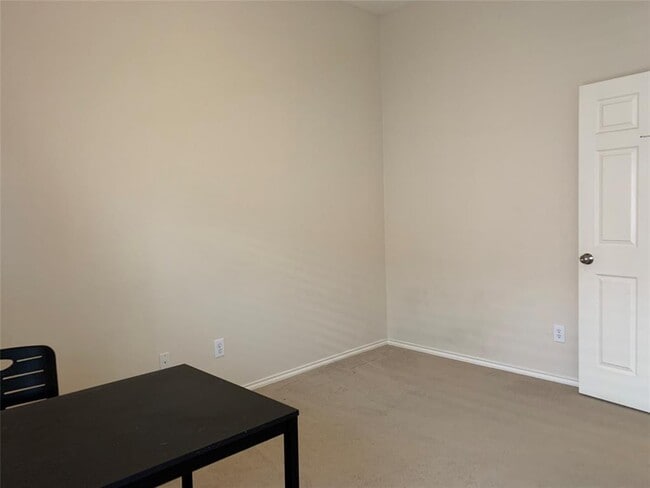 Building Photo - 3023 Aspen Ln