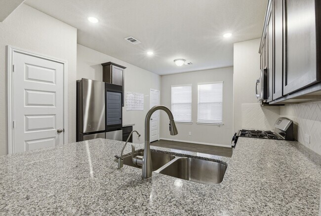 Building Photo - 8434 Beacon Bay Cir