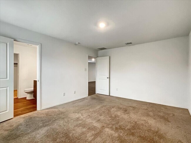 Building Photo - 7509 Jackrabbit Ave