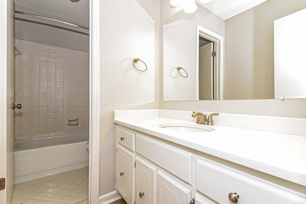 Building Photo - 938 Pheasant Hollow Dr