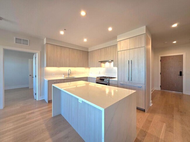 Building Photo - 737 Swann Ave