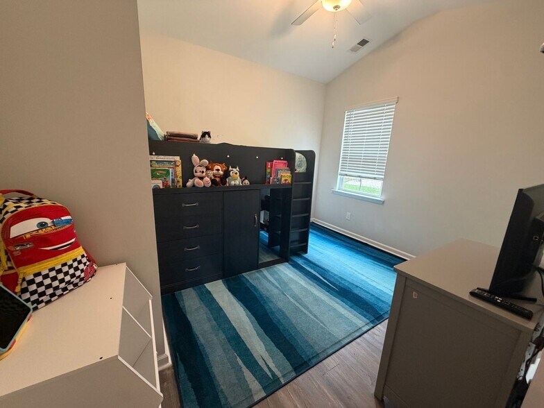 Building Photo - 84 Flagstaff Ln