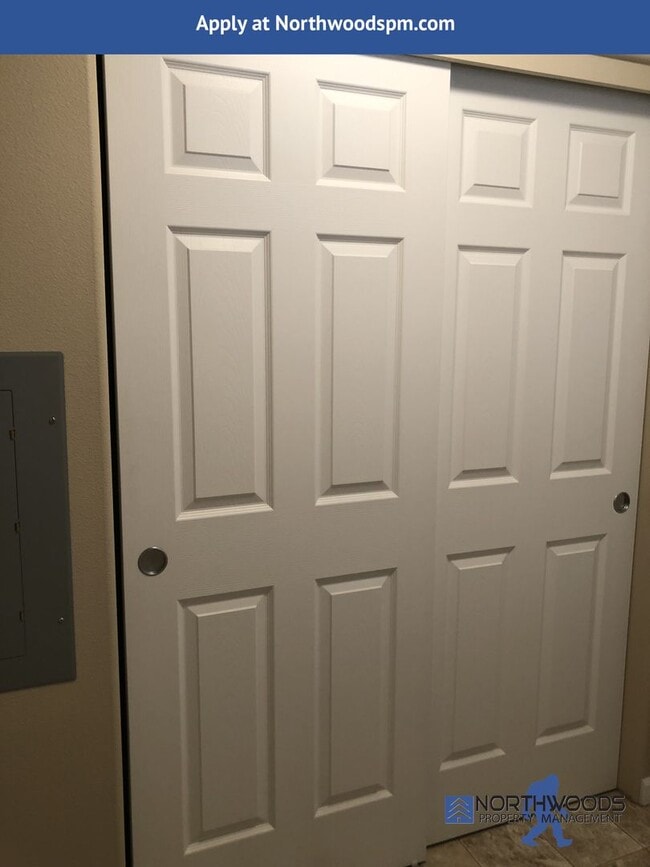 Building Photo - ***$200.00 OFF FIRST MONTHS RENT***Located...