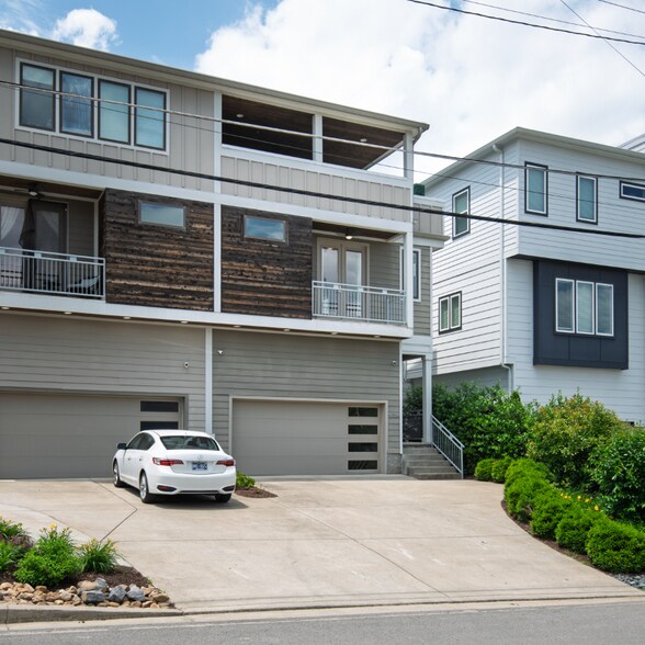 Primary Photo - 1002A Southside Ave