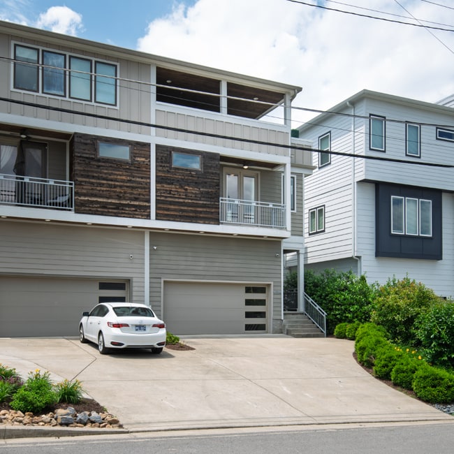 Building Photo - 1002A Southside Ave