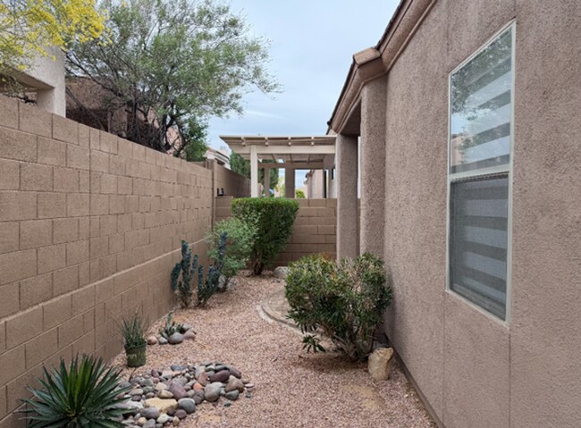 Building Photo - Gated community near Sabino Canyon/Tangue Verde