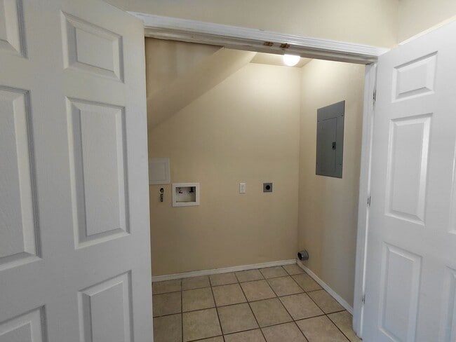 Building Photo - 24444 Sounder Ln