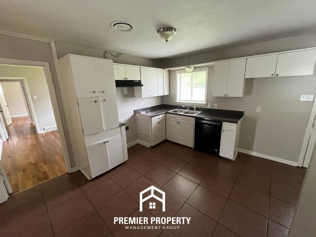 Building Photo - Charming 3BR/2BA in 38118 | Hardwood Floors, Formal Dining & Fenced Yard