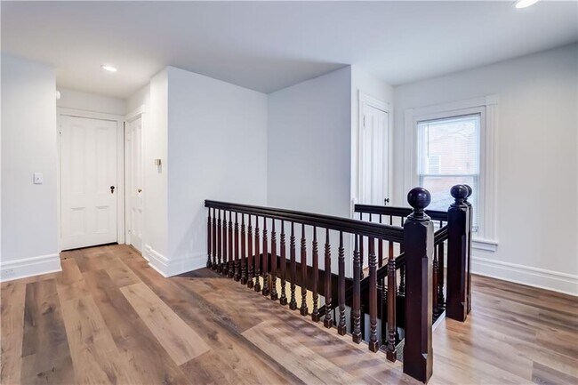 Building Photo - 8 Sibley Pl
