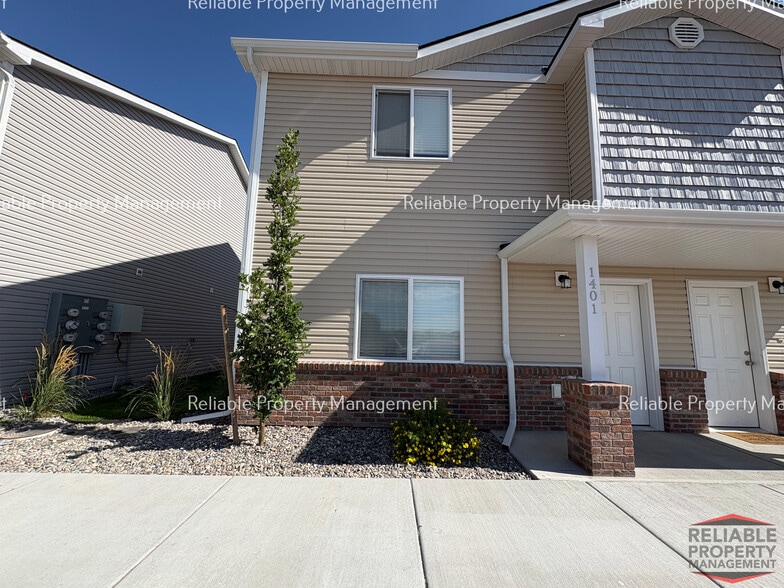Building Photo - 2015 Lawrence Ln